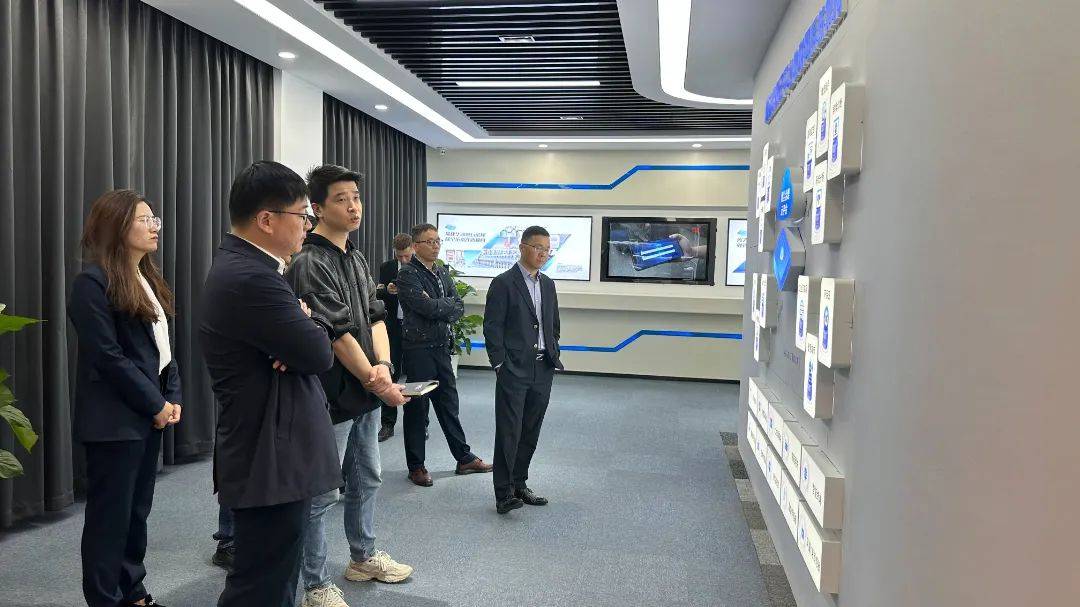 浙江省海寧市鹽官鎮黨委書記江超一行蒞臨我司考察交流插圖3
