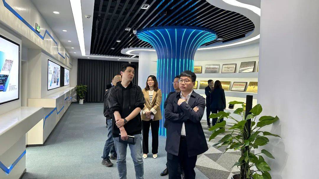 浙江省海寧市鹽官鎮黨委書記江超一行蒞臨我司考察交流插圖4
