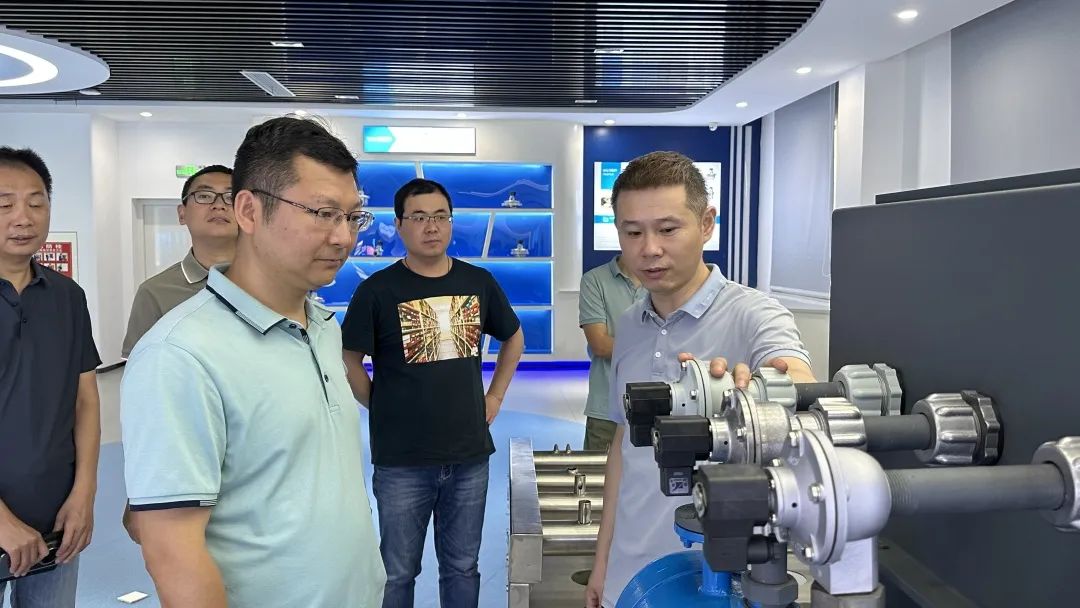 蘇州東風精沖工程有限公司總經理喻華平一行蒞臨我司參觀考察插圖 蘇州東風精沖工程有限公司總經理喻華平一行蒞臨我司參觀考察插圖