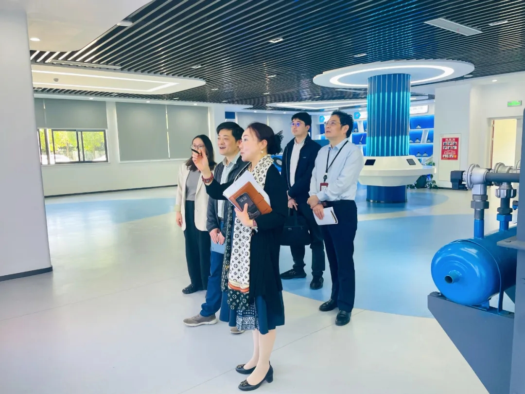 蘇州市社保中心副主任朱敏峰一行蒞臨我司開展政協提案工作調研插圖2 蘇州市社保中心副主任朱敏峰一行蒞臨我司開展政協提案工作調研插圖2